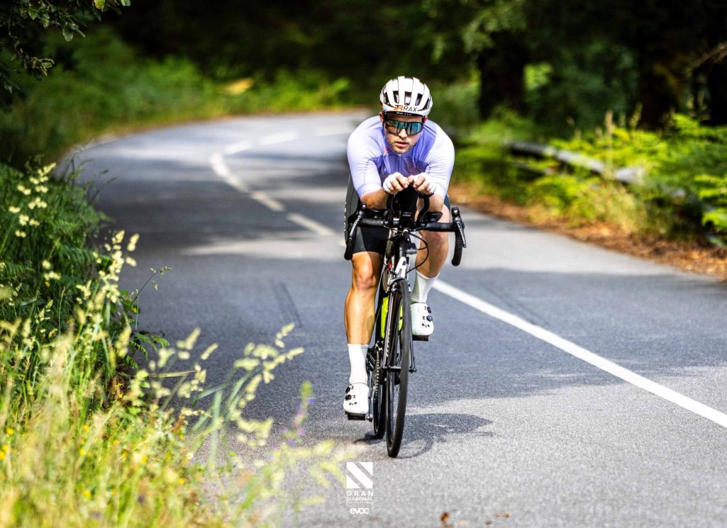 Tom Hornuff, Gründer und Coach von THrax Performance auf dem Rennrad in einem Ultracycling-Event